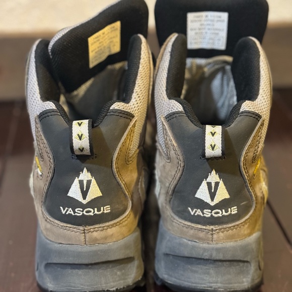 Vasquez hiking boot. Women’s size 9.5 (US) - Picture 2 of 4